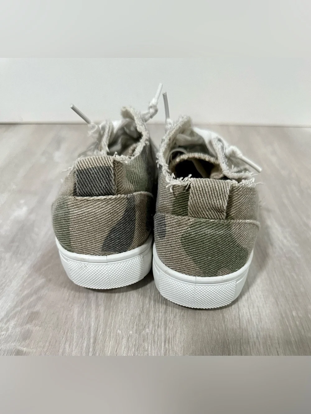 Kids Camouflage Canvas Sneakers Distressed Style Lace Up Size girls big 2